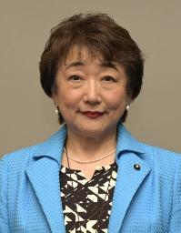 　郡和子氏
