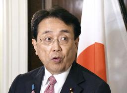 　７月２２日、米ワシントンで記者団の取材に応じる赤沢亮正経済再生相