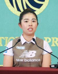 　日本記者クラブで記者会見する、ゴルフのＡＩＧ全英女子オープンで初優勝した山下美夢有＝５日、東京都千代田区