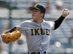 　鳥取城北を完封した仙台育英・吉川＝甲子園