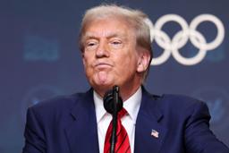 　米ホワイトハウスで記者会見するトランプ大統領＝５日（ロイター＝共同）