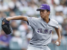 　智弁和歌山戦で完投した花巻東・萬谷＝甲子園