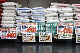 　４月、埼玉県越谷市のスーパーの店頭に並んだコメ