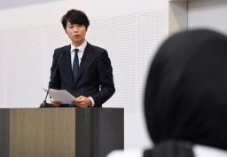 　パレスチナを巡る対話会合であいさつする、ＮＰＯ法人「アクセプト・インターナショナル」の永井陽右代表理事＝９日午前、東京都渋谷区