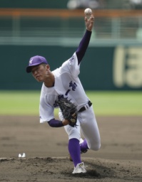 　中越戦に先発した関東第一・坂本＝甲子園