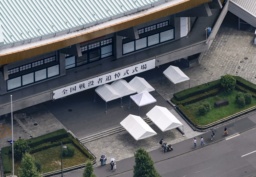 　全国戦没者追悼式が開かれる日本武道館＝１４日午前、東京都千代田区（共同通信社ヘリから）