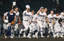 　東海大熊本星翔に勝利した県岐阜商＝甲子園