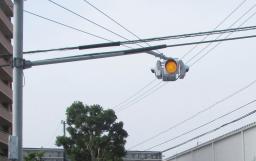 　一灯点滅式信号機（福岡県警提供）