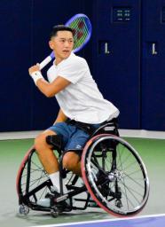 　練習を公開した車いすテニス男子の小田凱人＝名古屋市