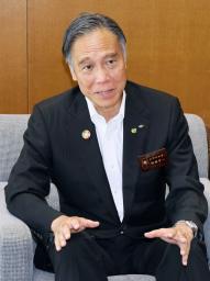 　インタビューに答える長野県の阿部守一知事