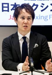 　記者会見する日本ボクシング連盟の仲間達也会長＝２２日、東京都新宿区