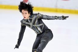 　男子ＳＰ　演技する三浦佳生＝ＤｙＤｏアリーナ