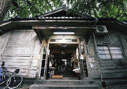 　京都大の吉田寮の築１００年を超える「現棟」＝京都市左京区（同寮自治会提供）