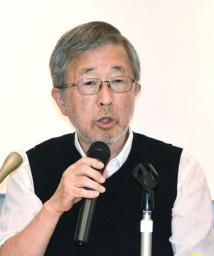 　ＮＨＫのドラマを巡り、記者会見で抗議する飯村豊さん＝２６日午後、東京都千代田区