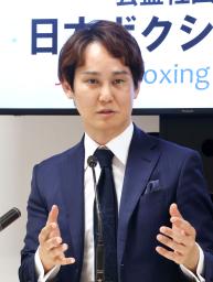 　記者会見する日本ボクシング連盟の仲間達也会長＝２８日、東京都新宿区
