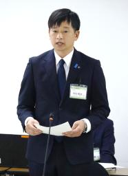 　市議会で再選出馬を表明する新潟県上越市の中川幹太市長＝２８日午後