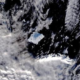 　２０２５年８月３０日に撮影された氷山「Ａ２３ａ」（中央）の衛星画像（ロシアの北極・南極学術調査研究所提供・共同）
