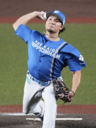 　ロッテ戦に先発し７回２失点で１３勝目を挙げた日本ハム・伊藤＝ＺＯＺＯマリン