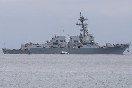　中米パナマの国際埠頭に停泊する米海軍のミサイル駆逐艦サンプソン＝２日（ゲッティ＝共同）