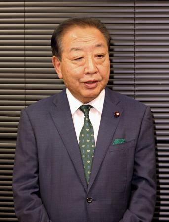 　横浜市で記者団の取材に応じる立憲民主党の野田代表＝６日午後