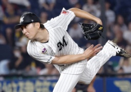 　５回１失点で３年ぶりの勝利を挙げたロッテ・河村＝ＺＯＺＯマリン
