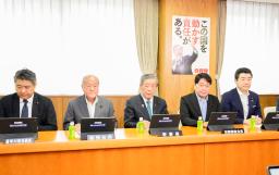　自民党の総務会に臨む（左から）木原選対委員長、鈴木総務会長、森山幹事長、小野寺政調会長ら。総裁選は国会議員と党員・党友が投票に参加する形式に決めた＝９日午前、東京・永田町の党本部