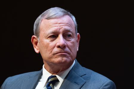 　米ワシントンで講演する最高裁のロバーツ長官＝５月（ＡＰ＝共同）