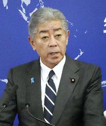 　記者会見する岩屋外相＝１２日、外務省