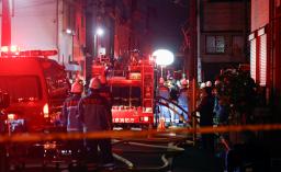 　東京都江戸川区の火災現場付近＝１４日午後１１時４６分