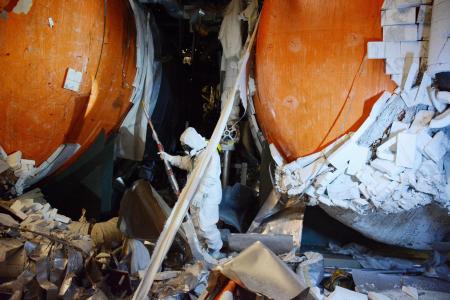 　福島第１原発１号機の「非常用復水器」の周辺＝２０１３年５月（原子力規制委提供）