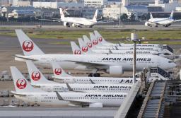 　羽田空港に駐機する日航機＝２０２０年１０月