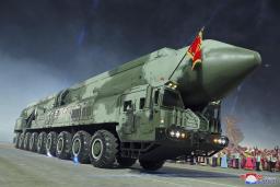 　２０２３年７月、北朝鮮の軍事パレードに登場したＩＣＢＭ「火星１８」＝平壌（朝鮮中央通信＝共同）