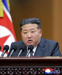 　２０、２１両日に開かれた北朝鮮の最高人民会議に臨む金正恩朝鮮労働党総書記＝平壌（朝鮮中央通信＝共同）