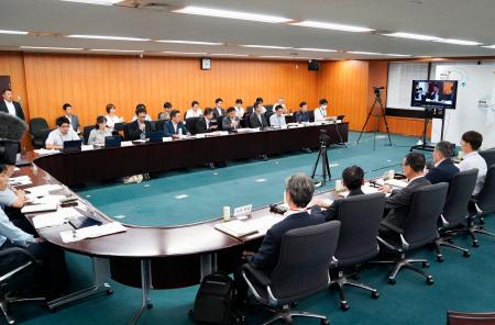 　除染土の最終処分に向け、技術的課題を議論する有識者会議の初会合＝２２日午後、東京都千代田区