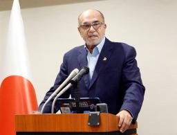 　記者会見する駐日パレスチナ常駐総代表部のワリード・シアム代表＝２２日、東京都港区