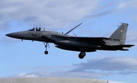　航空自衛隊のＦ１５戦闘機＝２０２４年１０月、宮崎県新富町の空自新田原基地