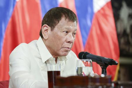 　フィリピンのドゥテルテ前大統領＝２０２０年、マニラ（フィリピン大統領府提供・共同）
