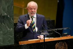 　国連で演説するブラジルのルラ大統領＝２３日、ニューヨーク（ＡＰ＝共同）