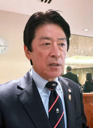 　ロンドンで取材に応じる日本ラグビー協会の土田雅人会長＝２５日（共同）