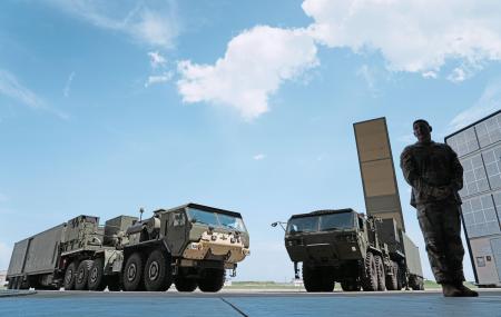 　中距離ミサイル発射装置「タイフォン」＝１５日、山口県岩国市の米軍岩国基地