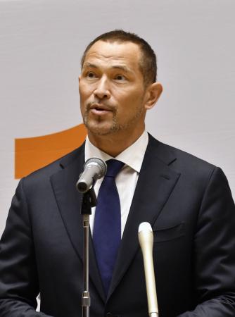 　記者会見するスポーツ庁の室伏広治長官＝２６日午後、文科省