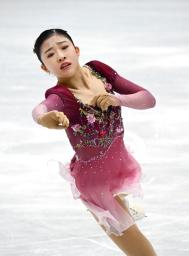 　女子フリー　演技する千葉百音＝オーベルストドルフ（共同）