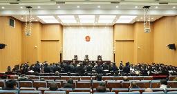 　中国浙江省温州市中級人民法院で行われた犯罪組織「明家」の幹部らの公判。同法院が２月、「微博（ウェイボ）」の公式アカウントで公開した（共同）