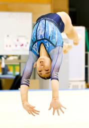 　岸里奈の床運動＝味の素ナショナルトレーニングセンター