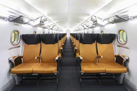 　リニア試験車両の新型式「Ｍ１０」の車内（ＪＲ東海提供）