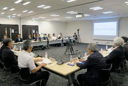　医療事故調査制度について議論した厚労省の検討会＝１日午前、東京都港区