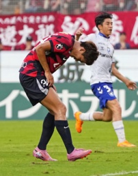 　鹿島―Ｇ大阪　試合終了間際、ＰＫを失敗した鹿島・徳田＝メルスタ