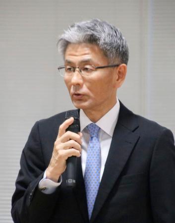 　ドローンの飛行規制強化について議論する有識者検討会の初会合であいさつする警察庁の筒井洋樹警備局長＝７日午後、警察庁