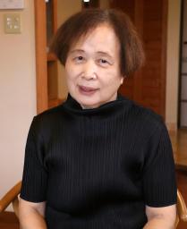 　気象予報士試験に合格し、喜びを語る原常子さん＝１０日午後、三重県伊賀市