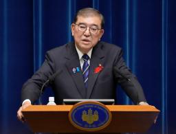 　戦後８０年に合わせ、「内閣総理大臣所感」を発表する石破首相＝１０日午後、首相官邸